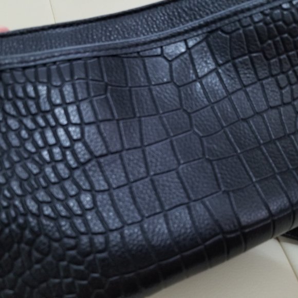 Doris & Jacky Alligator-Embossed Leather Shoulder Bag - Picture 6 of 16